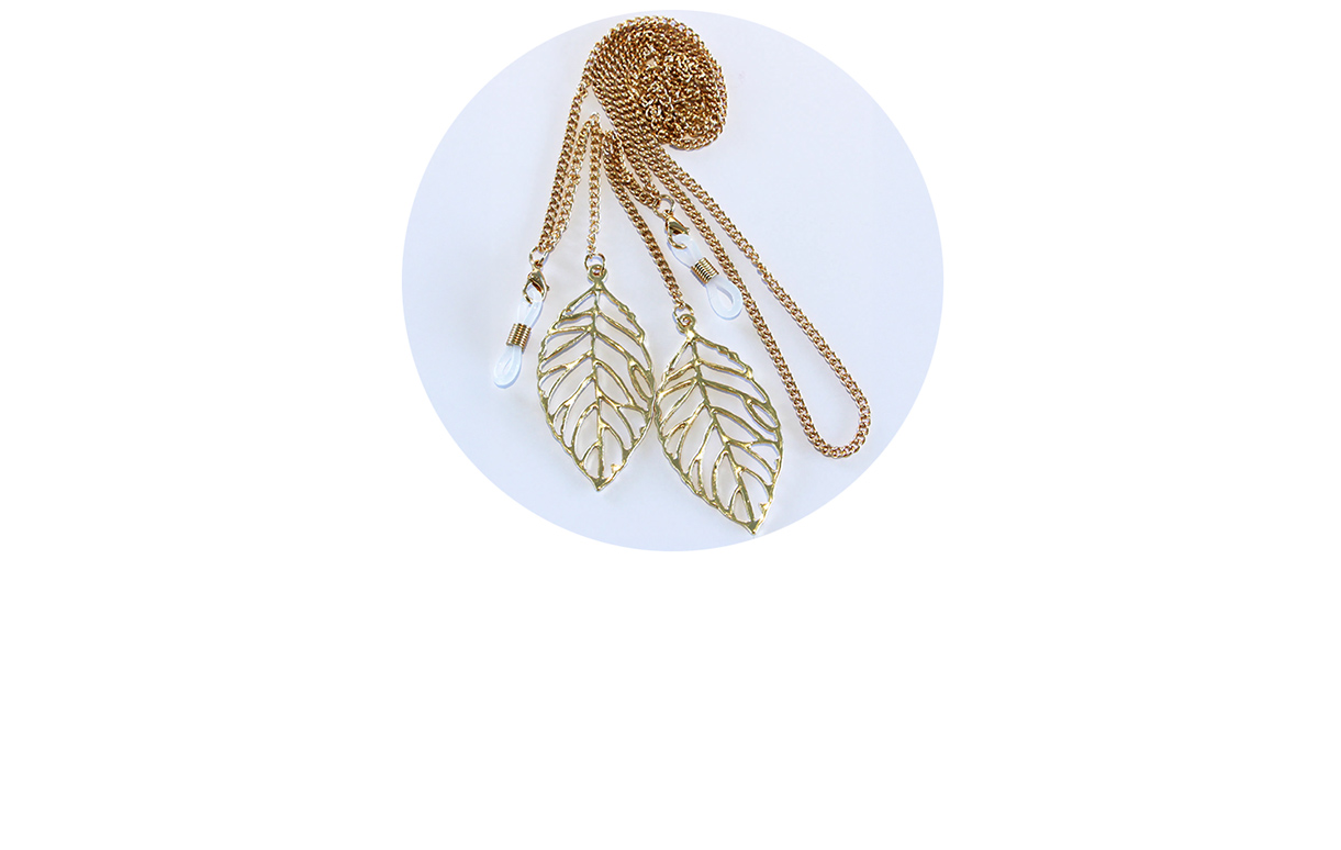 Das Bild zeigt eine goldene Brillenkette mit goldenen Blättern als Verzierung.