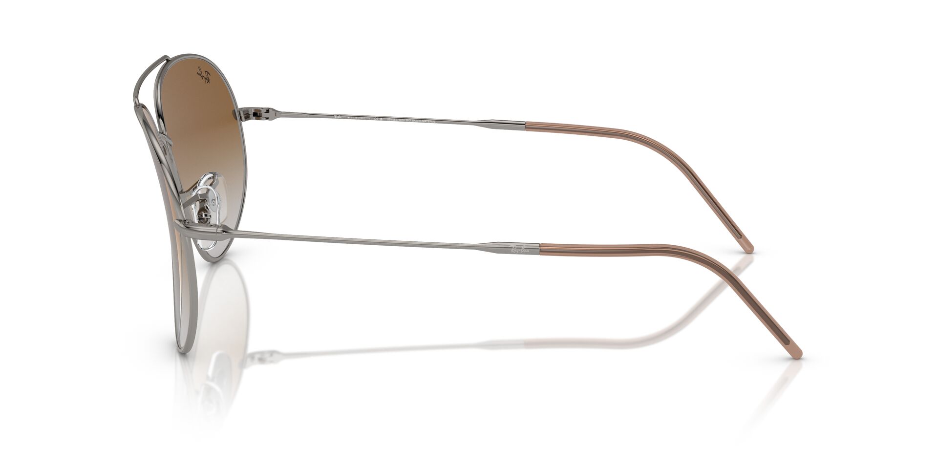 Das Bild zeigt die Sonnenbrille RBR0101S 004/83 von Ray-Ban in Gunmetal.