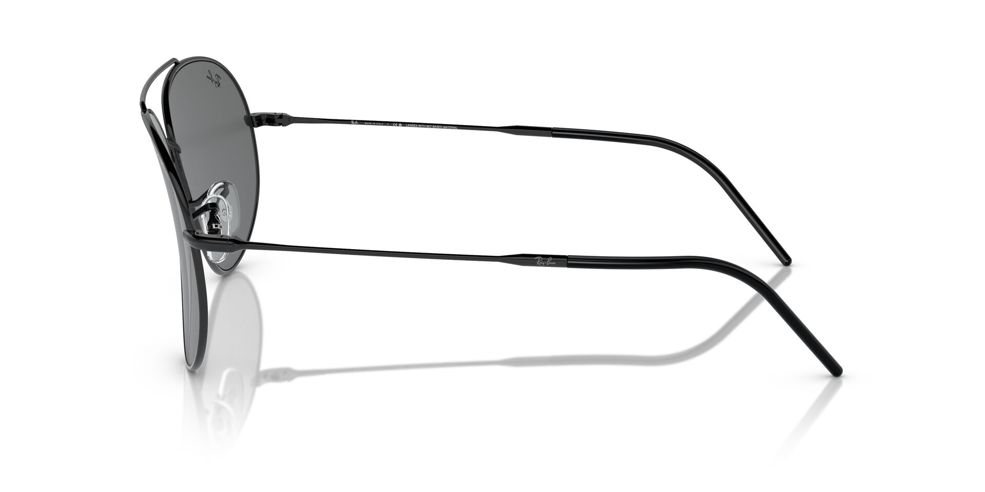 Das Bild zeigt die Sonnenbrille RBR0101S 002/GR von der Marke Ray-Ban in Schwarz.