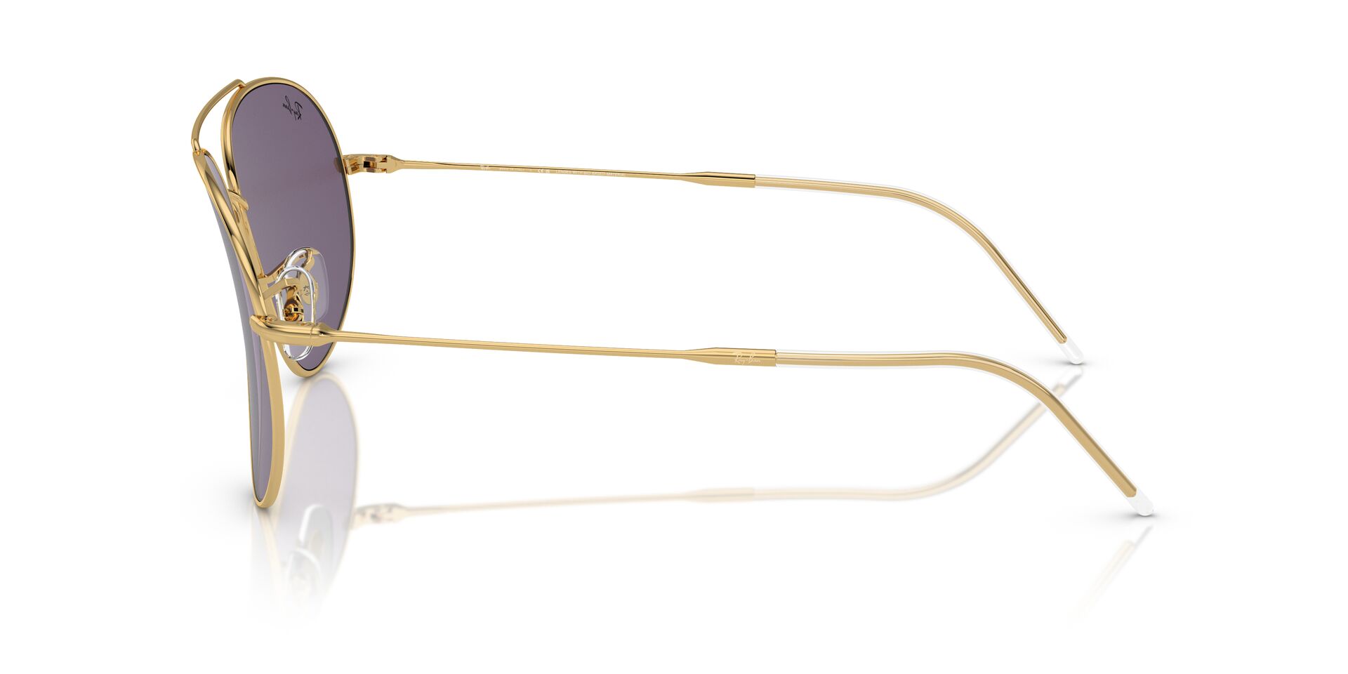 Das Bild zeigt die Sonnenbrille RBR0101S 001/1A von der Marke Ray-Ban in Gold.
