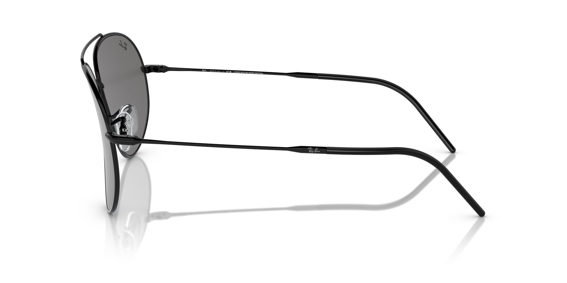 Das Bild zeigt die Sonnenbrille RBR0101S 002/GS von Ray-Ban in Schwarz.