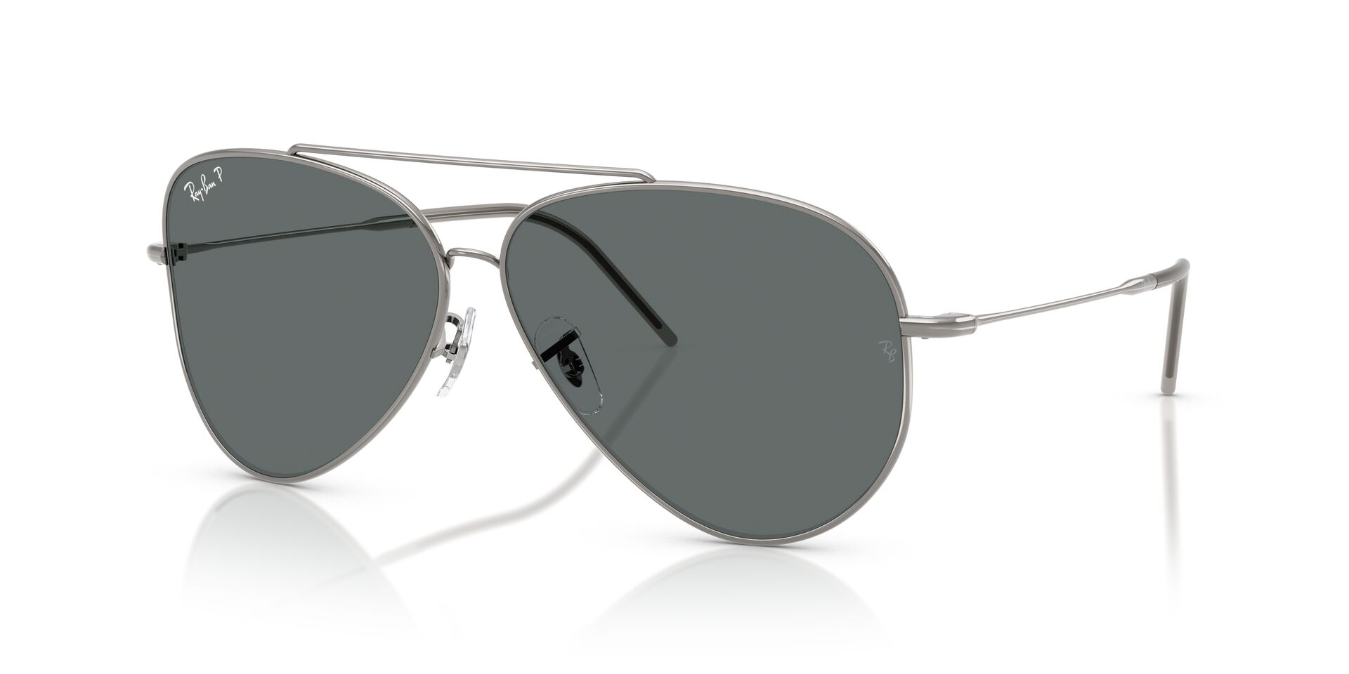 Das Bild zeigt die Sonnenbrille RBR0101S 004/81 von Ray-Ban in Gunmetal.