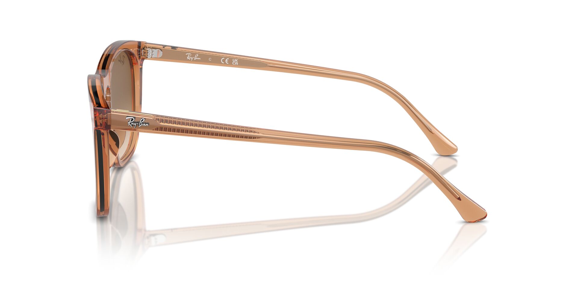 Das Bild zeigt die Sonnenbrille RB2210 676451 von Ray-Ban in Braun transparent.