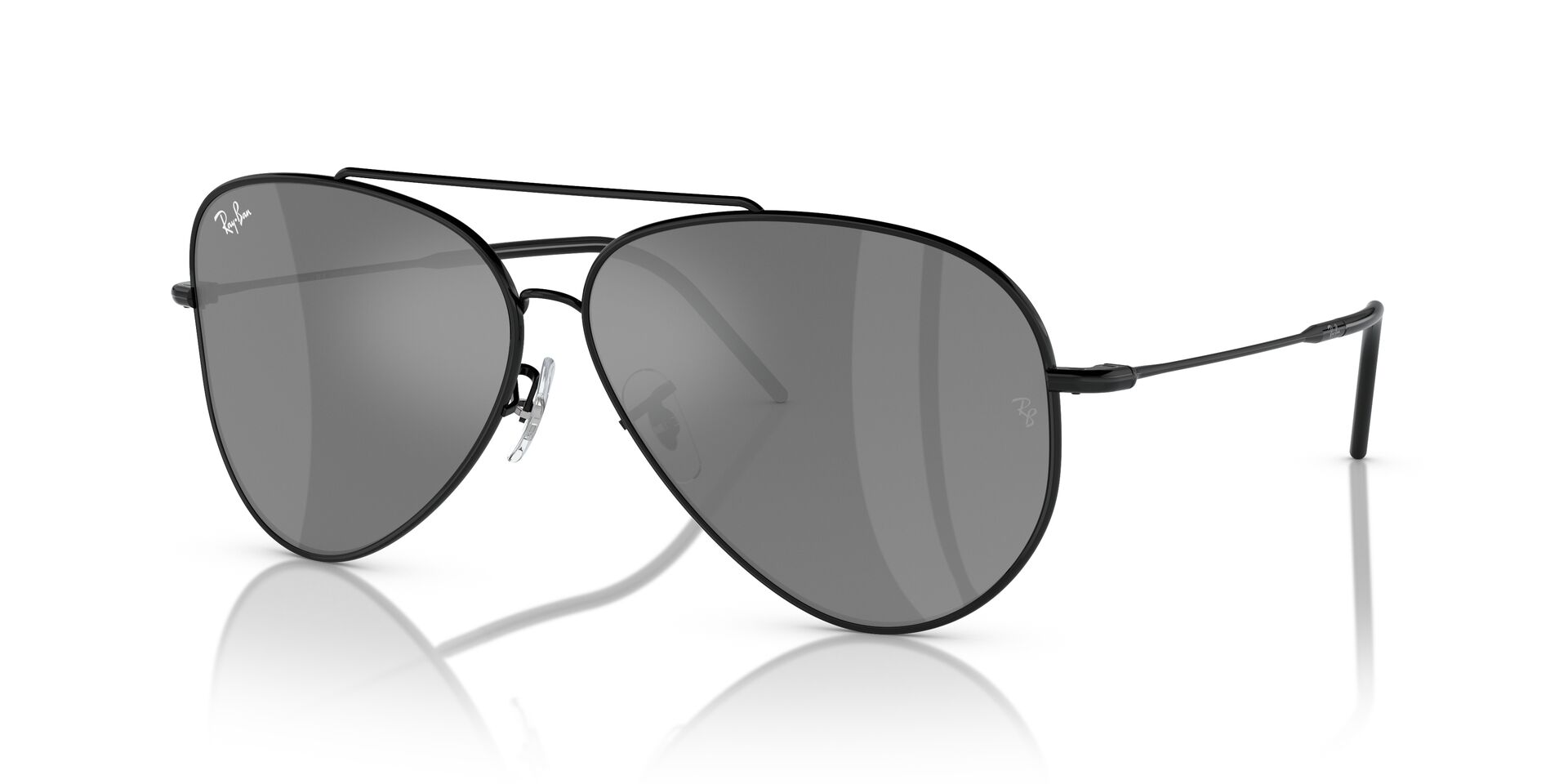 Das Bild zeigt die Sonnenbrille RBR0101S 002/GS von Ray-Ban in Schwarz.